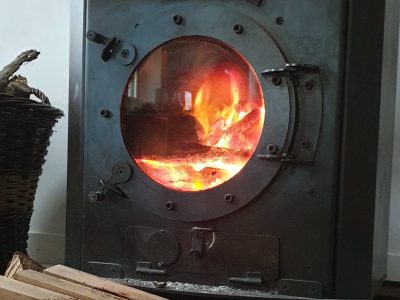 Poele_bouilleur_et_autonomie_en_energie_Aezeo_Bretagne